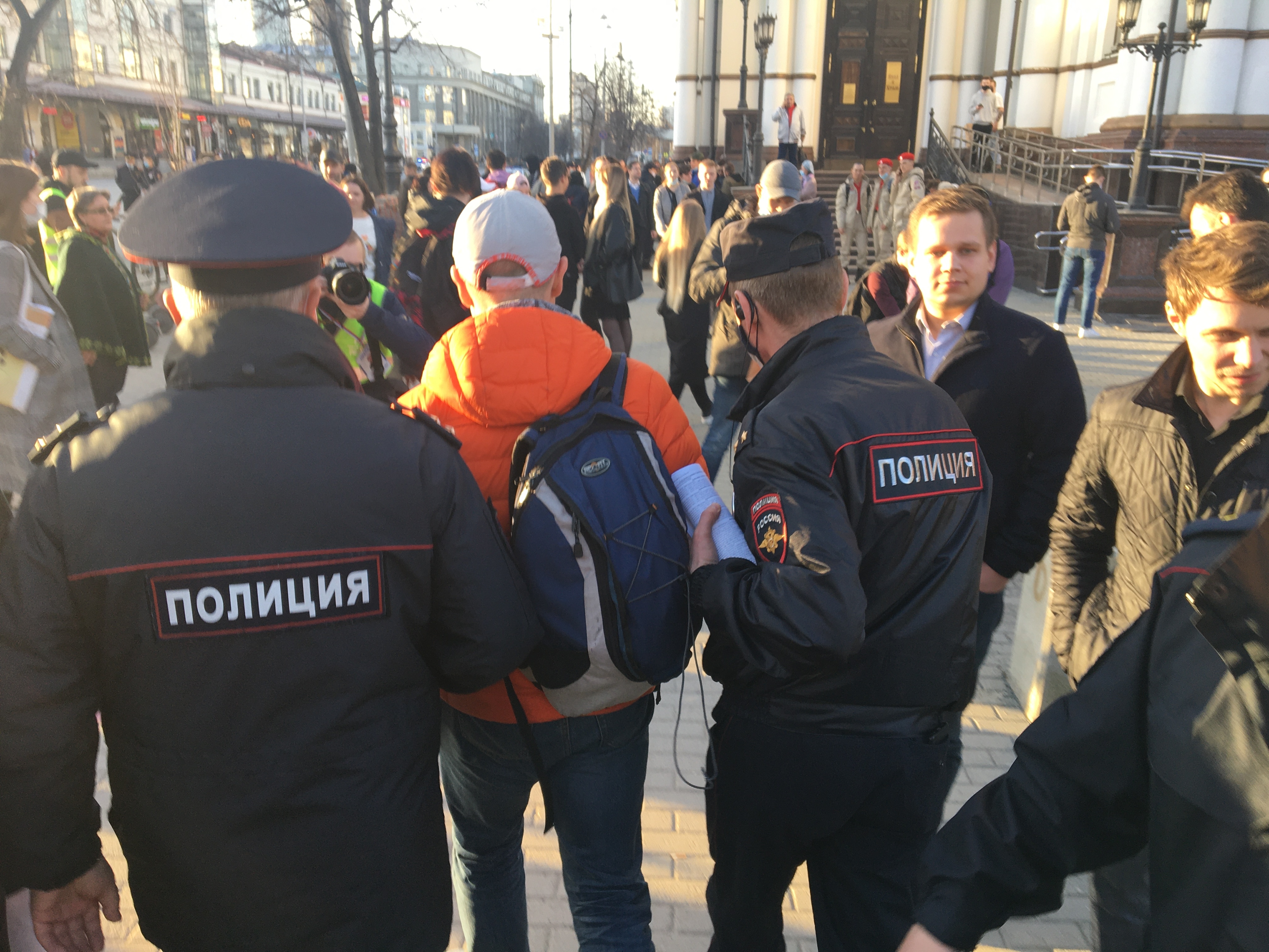 Координатор штаба Навального в Екатеринбурге задержан в начале несогласованной акции