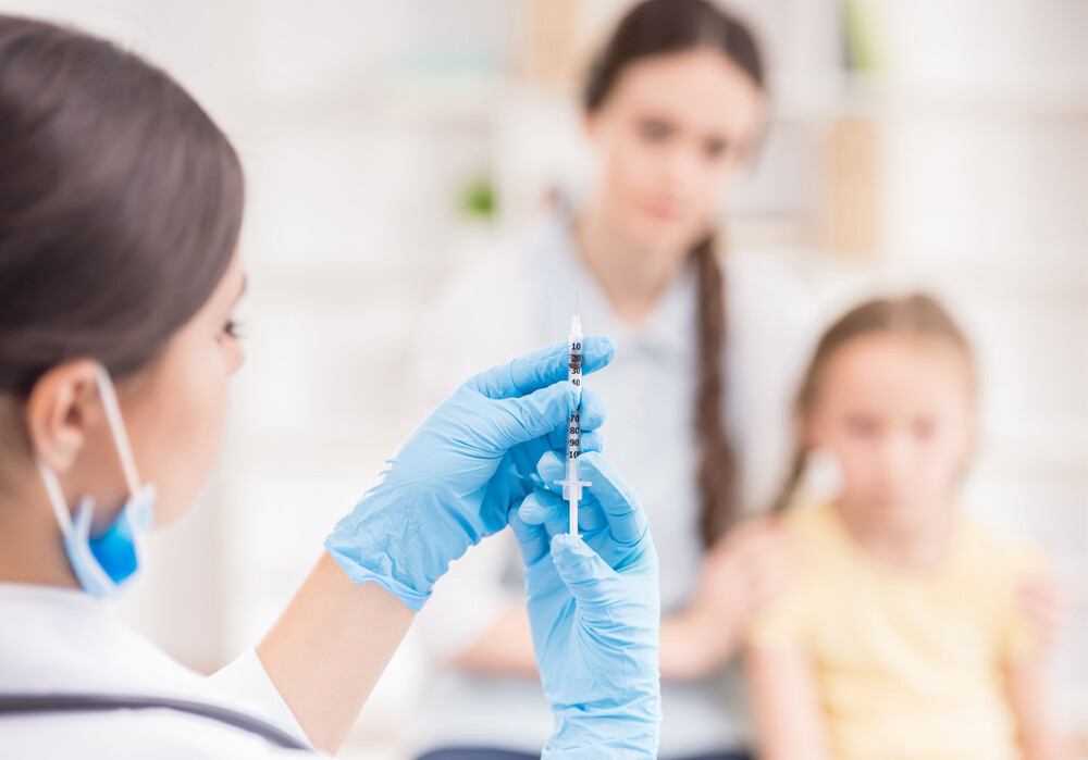 Опасна ли вакцина от коронавируса для детей