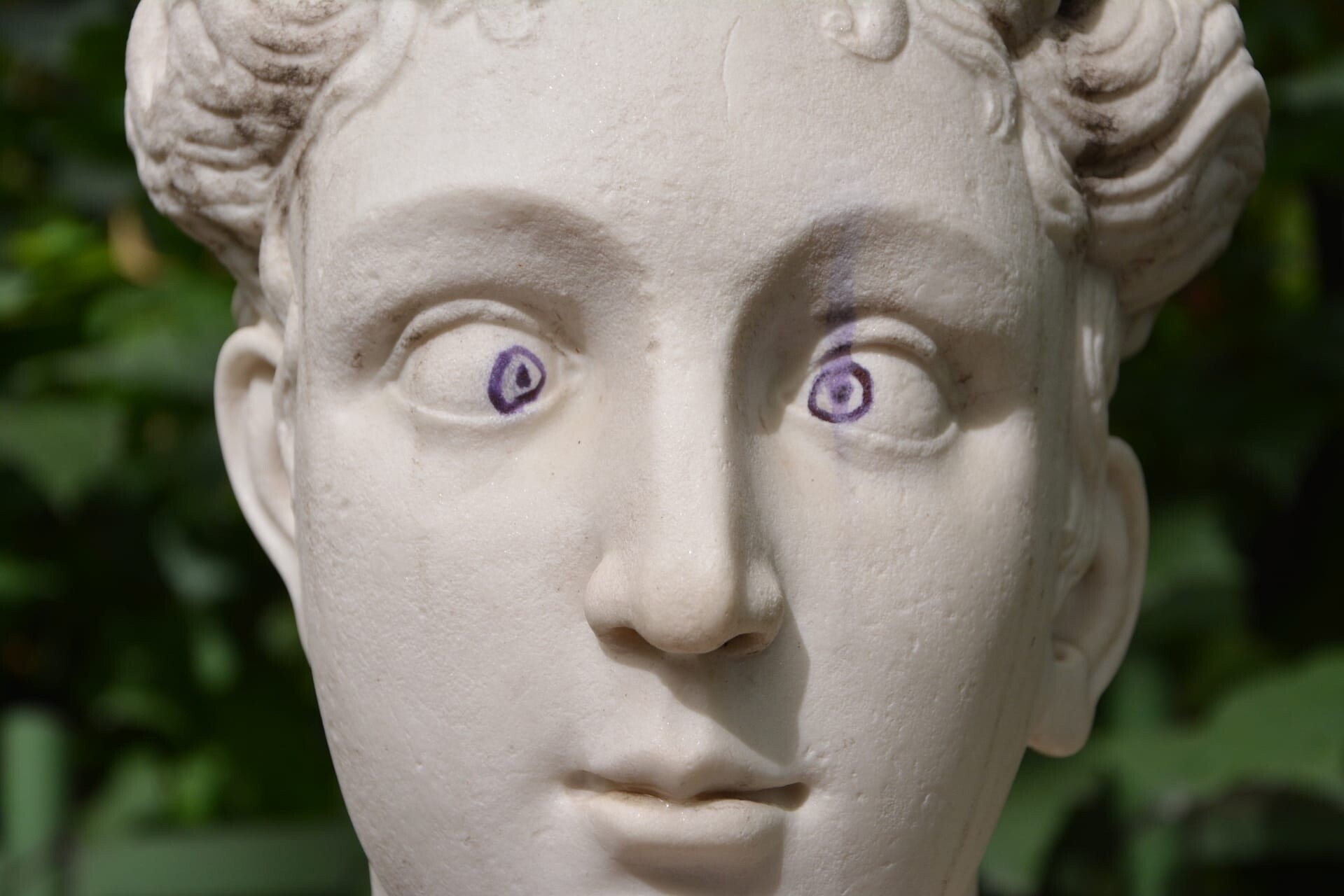 Скульптуру в Летнем саду, которой вандал пририсовал глаза, восстановили в Петербурге