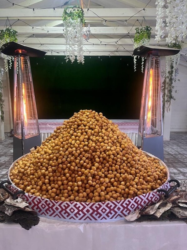 Марийские повара приготовили пирамиду из 20 тыс. медовых колобков - уяча