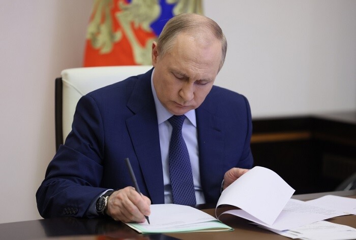 Президент РФ Владимир Путин подписал указ о мерах соцподдержки многодетных семей