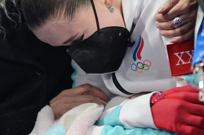 Валиева после выступления в произвольной программе женского одиночного фигурного катания на зимней Олимпиаде в Пекине заняла четвертое место