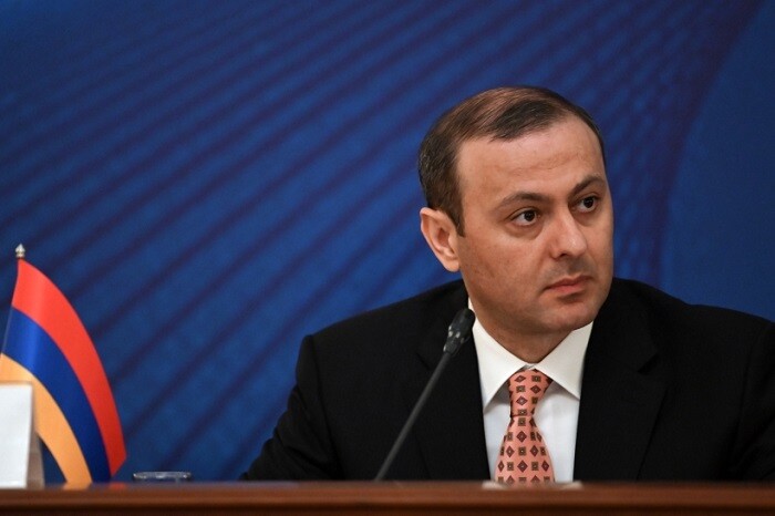 Секретарь Совета безопасности Армении Армен Григорян подтвердил ведение с Россией переговоров о непоставленном вооружении