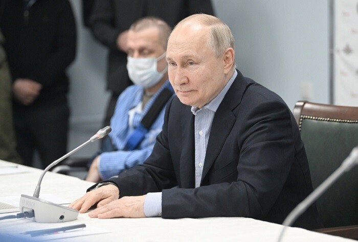 Президент РФ Владимир Путин в ходе встречи с военнослужащими в госпитале им.Вишневского.