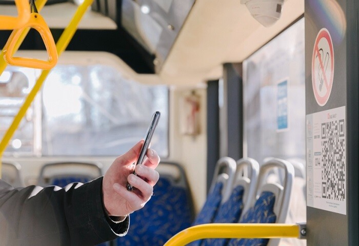Граждане смогут использовать приложение "Госуслуги" вместо бумажного паспорта при посадке в междугородний автобус