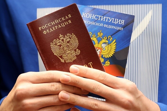 Паспорт останется основным документом, удостоверяющим личность гражданина на территории РФ