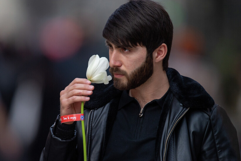 Дарить мужчинам цветы в России не принято, но есть исключения. Фото