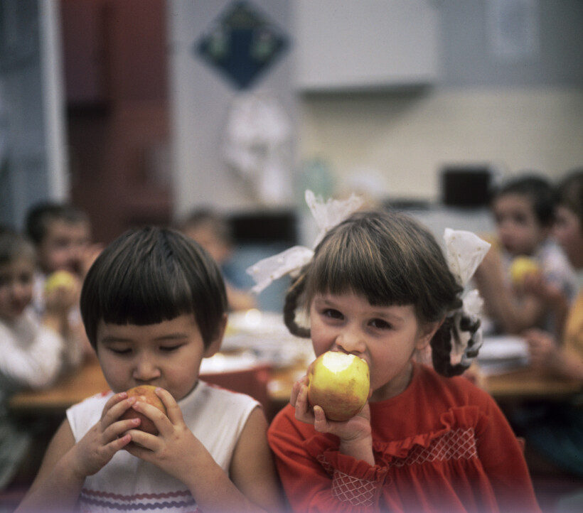Оптимально съедать по два яблока в день. Фото