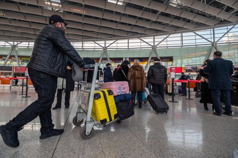 Российские пограничники совместно с армянской стороной несут службу в международном аэропорту "Звартноц". Фото