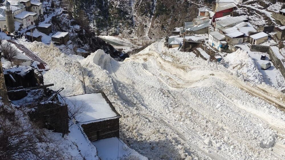 В Дагестане организуют контроль за накоплением снега, а при необходимости вызывают искусственный сход лавин. @ Фото: пресс-служба администрации Рутульского района Дагестана