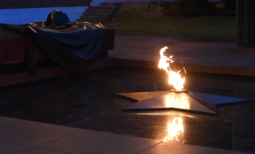 Мемориал "Могила Неизвестного Солдата" в Александровском саду в Москве. Фото