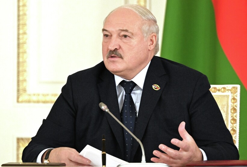 Президент Белоруссии Александр Лукашенко назвал ошеломляющей победу Путина на выборах президента России