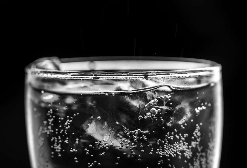 Хранить Лечебная высокоминерализованная вода принесет больше вреда, чем пользы, если пить ее без назначения врача.Фотос минеральной водой рекомендуется в горизонтальном положении. Фото