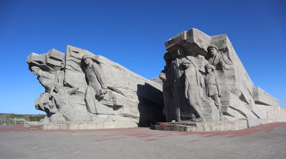 Памятник защитникам Керчи, которые вели безнадежную, но не бессмысленную борьбу. Фото