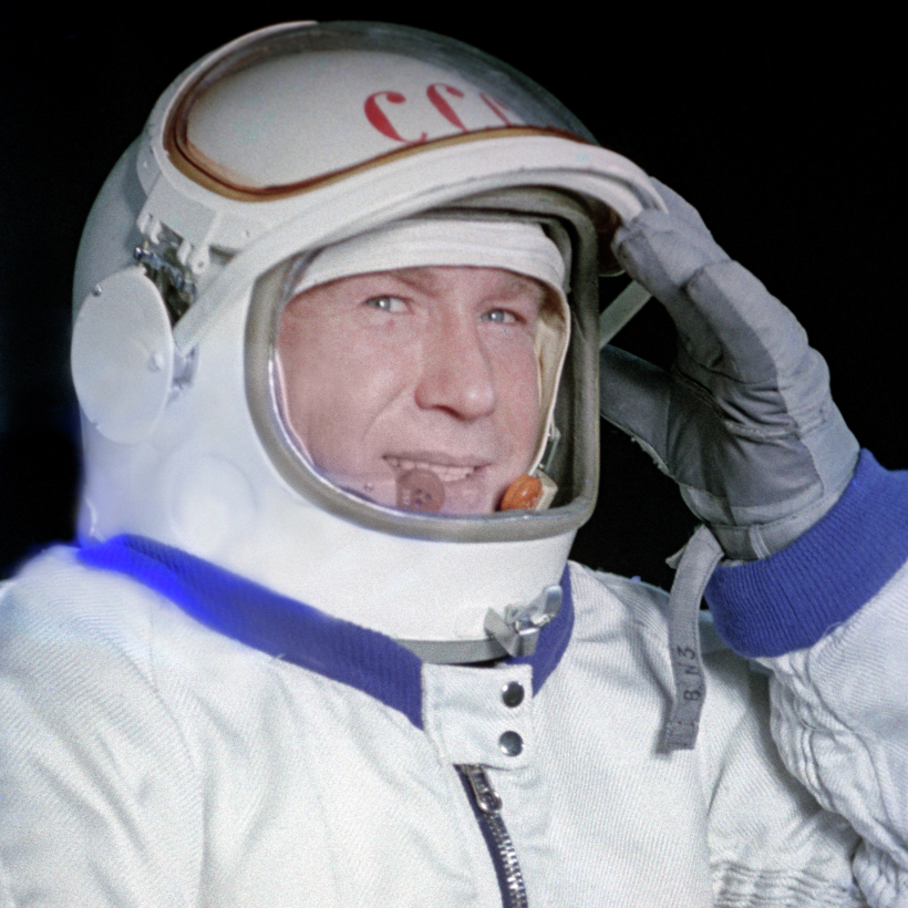 Алексей Леонов первый в мире вышел в открытый космос. Фото