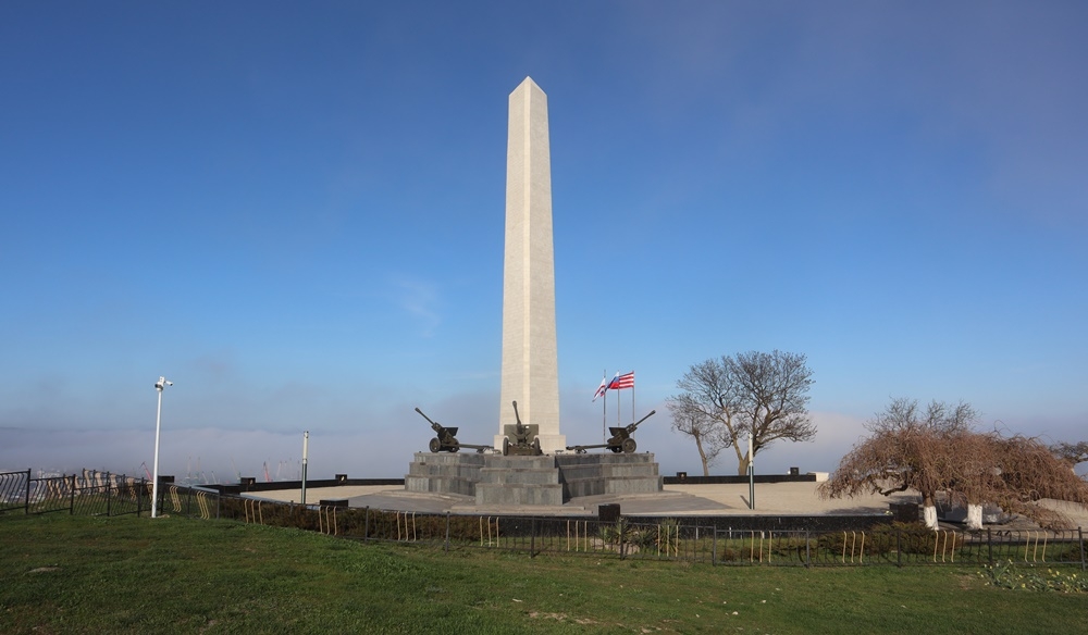 На горе Митридат установлен обелиск освободителям Керчи. Фото
