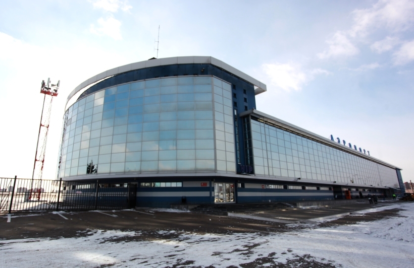 Здание аэропорта в Иркутске. Фото