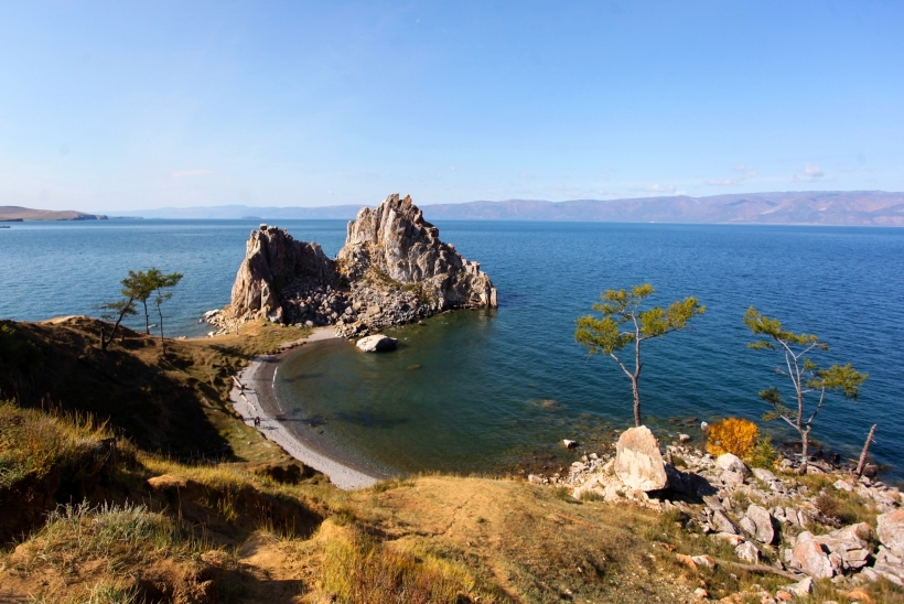 Остров Ольхон и скала Шаманка являются местом паломничества бурятских и якутских шаманов. Фото