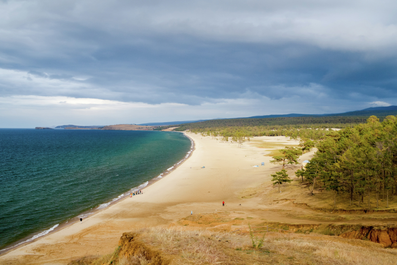 Пляжи на Байкале — галечные или песчаные. Фото