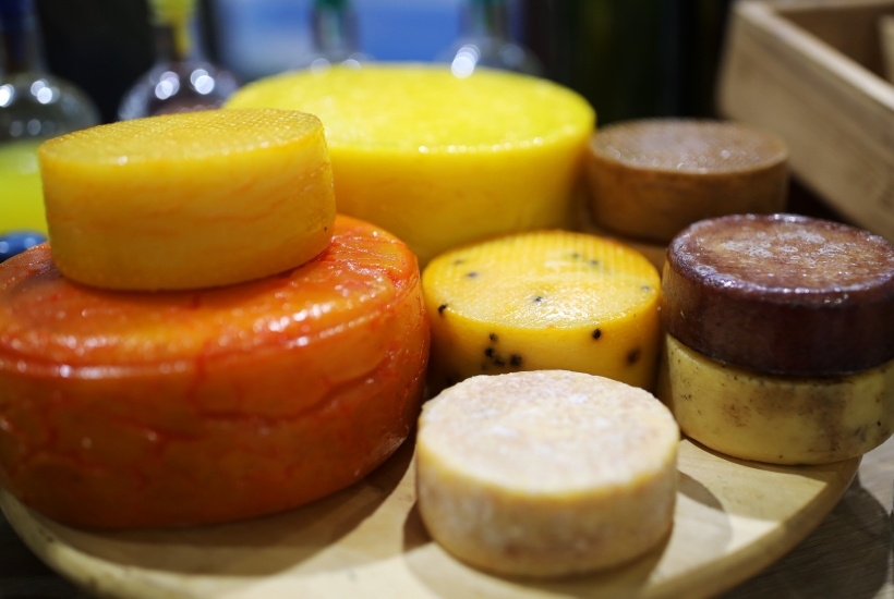 Сыр — высококалорийный продукт. А самый "легкий" из сыров — соевый сыр тофу. Фото