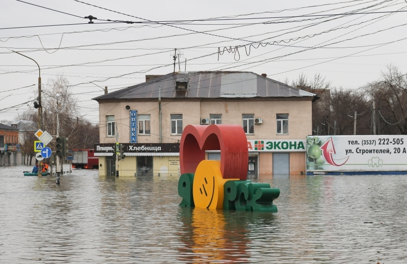 Оренбургский Орск затопило из-за прорыва дамбы. Фото