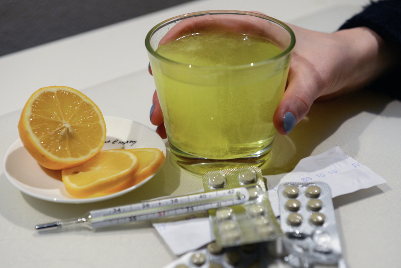 Лимоны поднимают иммунитет, что особенно важно при гриппе и ОРВИ. Фото