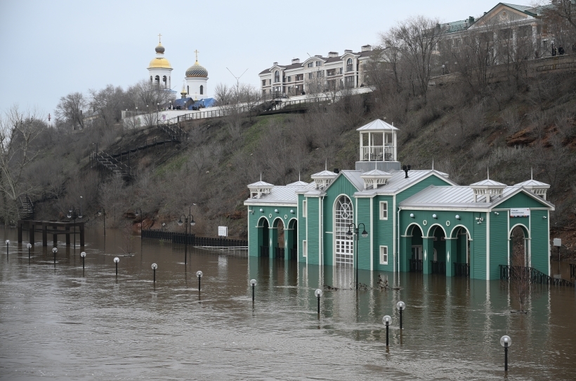 Гидрологи прогнозируют дальнейшее повышение воды в реке Урал в районе Оренбурга. Фото