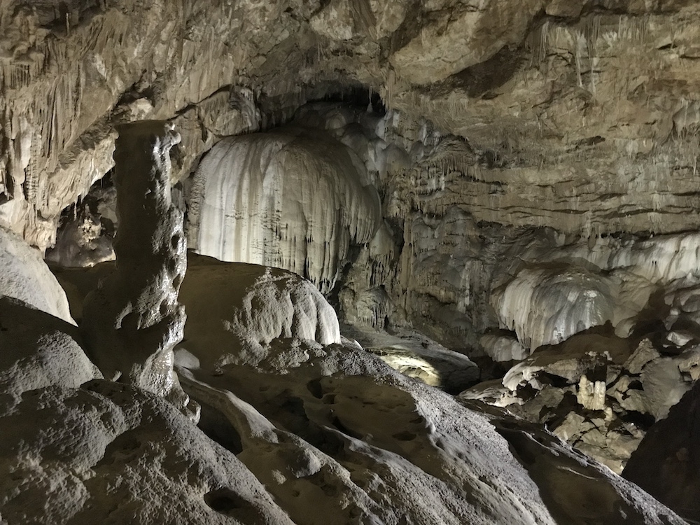 Самая известная пещера Абхазии - Новоафонская. Фото