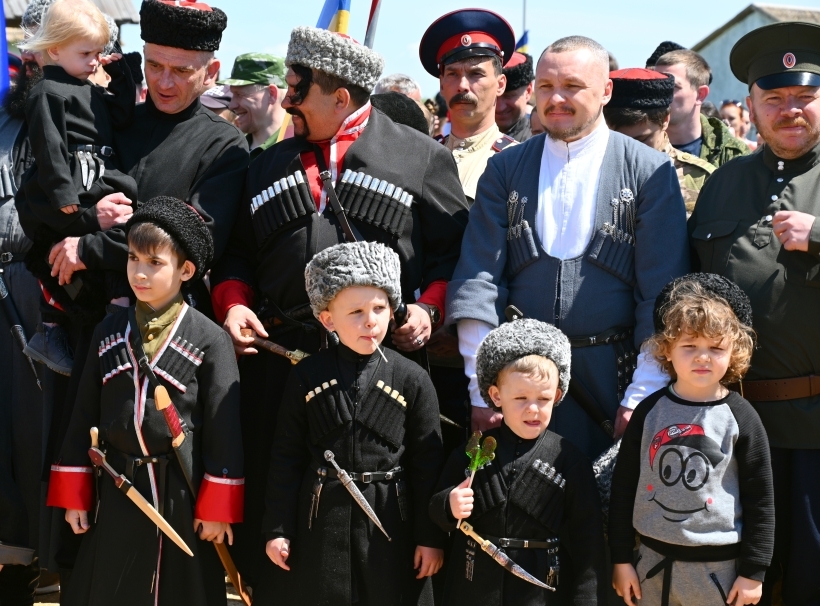 Современные казаки по-прежнему помогают охранять общественный порядок. Фото
