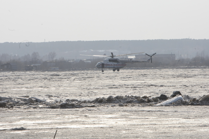 Одной из главных причин образования заторов льда на реке Томь, из-за которых поднимается уровень реки, является неустойчивая весенняя погода. Фото