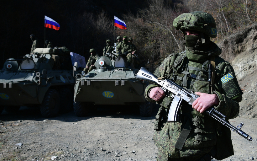 Российский миротворческий контингент разместили вдоль Лачинского коридора и линии соприкосновения в Карабахе. Фото