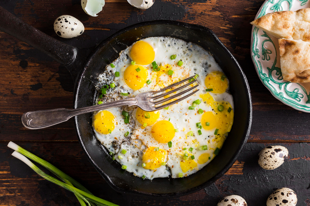 Эксперт рекомендует съедать не больше 4 яиц в неделю. Фото