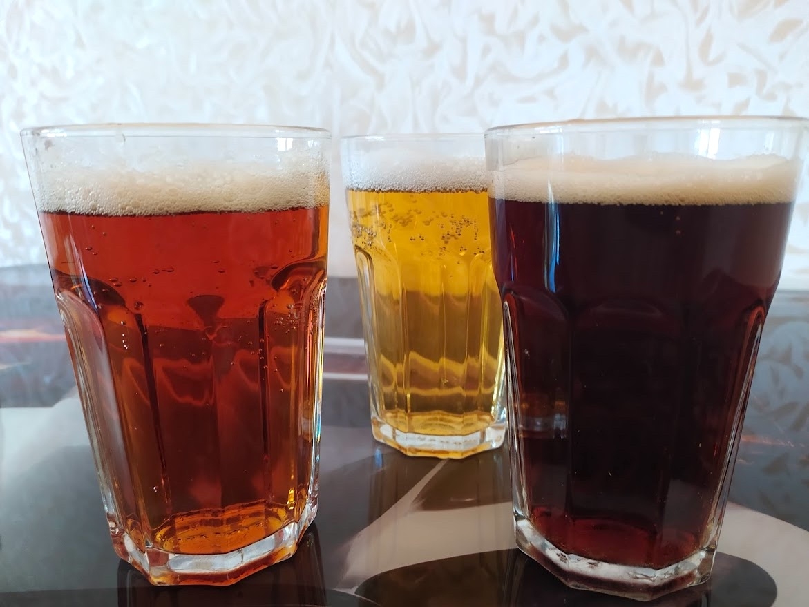 В зависимости от использования дрожжей верхнего или нижнего брожения пиво делится на три основных типа. Фото