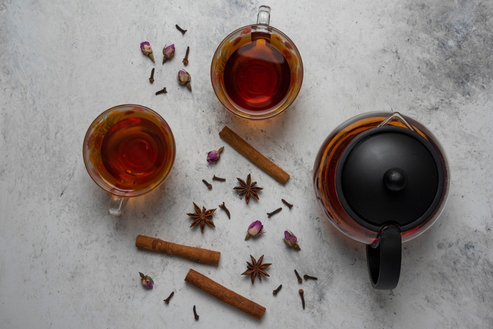 Эксперты рекомендуют не добавлять много гвоздики в чай. Фото