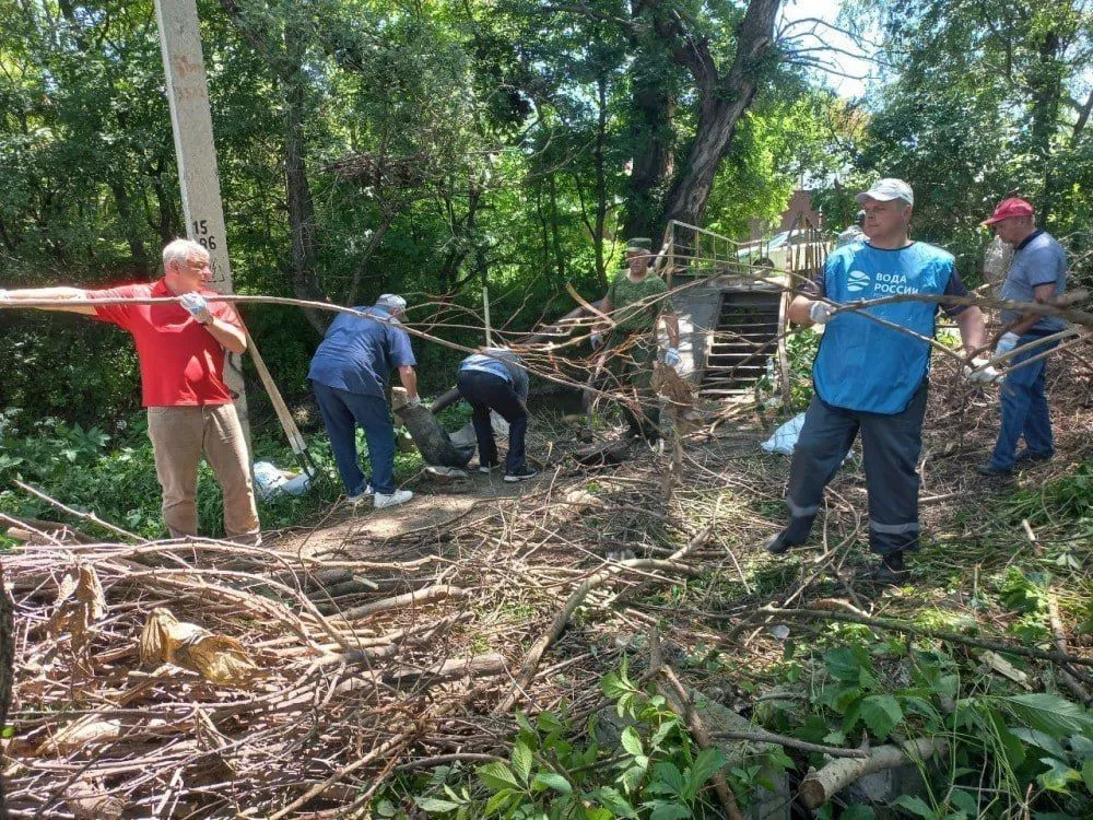 Более 40 кубометров мусора вывезено с берегов реки Бугунта в Ессентуках. © Фото: пресс-служба Минприроды Ставрополья 