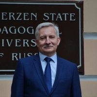 "Опасения замены учителя искусственным интеллектом беспочвенны"