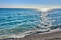 Акваторию Севастополя продолжают обследовать в поисках следов мазута