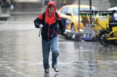 Столичный дептранс не рекомендует пользоваться электросамокатами в период непогоды