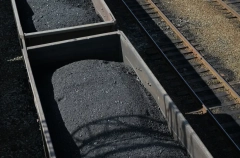 Локомотив с 10 вагонами угля перевернулся в Хабаровском крае