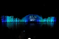 Светомузыкальный 35-метровый фонтан открыли в главном парке Кирова