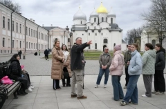 В РФ введут аттестацию гидов-переводчиков для туристов с проблемами слуха