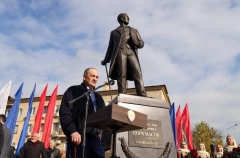 Памятник автору первой конституции ДАССР Коркмасову открыли в Махачкале