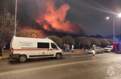 Пожар на рынке тушат на юго-востоке Петербурга