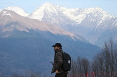 Туриста, упавшего со скалы в Сочи, эвакуировали спасатели МЧС