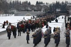 Матвиенко, Беглов, Гуцан и Руденя возложили цветы к памятнику "Мать-Родина" на Пискаревском кладбище