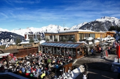 Туристов из соседнего с горящим отеля эвакуировали в Куршевеле