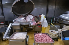 Свердловский суд на 90 суток закрыл мясной цех после массового заболевания детей