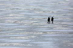 Спасательная операция завершилась на Сахалине: со льдин в море сняли 53 рыбака