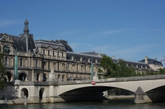 Лувр во Франции потерял более 10 млн евро из-за мошенничества с билетами