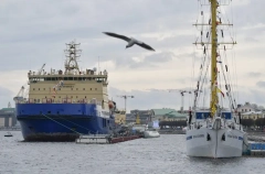 Группировка из 11 дизель-электрических ледоколов обеспечивает проводки судов в морские порты на Балтике